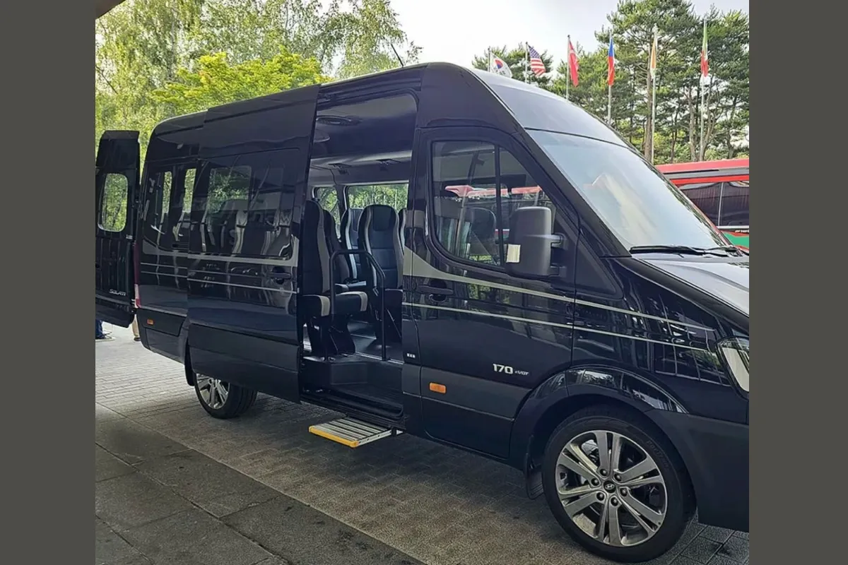 Private Daily Car Hire in Korea using Korea / Seoul 15 seaters van  3